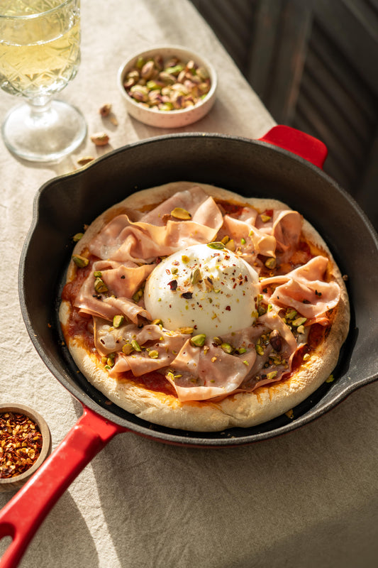 Mortadella Pizza met Burrata en Pistache